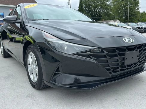 Used 2021 Hyundai Elantra SE w/ Cargo Package image 10