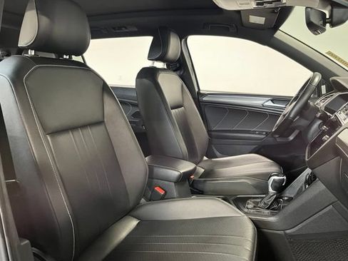 Used 2022 Volkswagen Tiguan SE R-Line FWD image 10