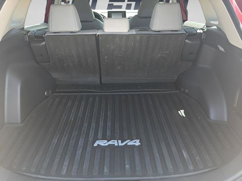 Used 2019 Toyota RAV4 XLE Premium w/ Cold Weather Package AWD/4WD image 33
