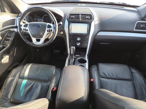Used 2014 Ford Explorer XLT w/ Equipment Group 202A image 22