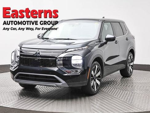 Used 2025 Mitsubishi Outlander SE FWD image 1