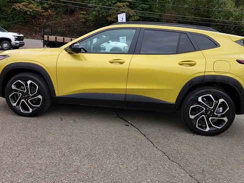 Used 2024 Chevrolet Trax RS w/ Sunroof Package image 16