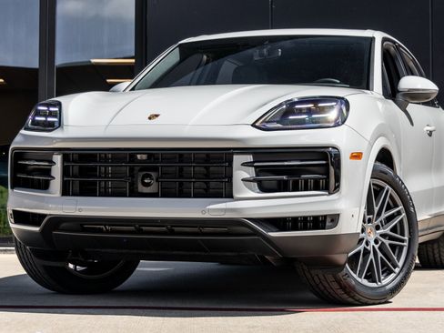 Certified 2025 Porsche Cayenne image 7