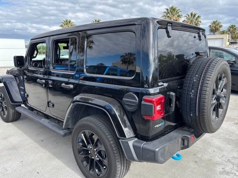 Used 2022 Jeep Wrangler Unlimited Sahara w/ Cold Weather Group AWD/4WD image 4