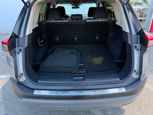 Used 2023 Nissan Rogue SV FWD image 9