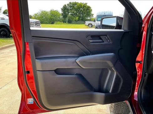 Used 2025 Chevrolet Colorado Trail Boss w/ Midnight Edition AWD/4WD image 24