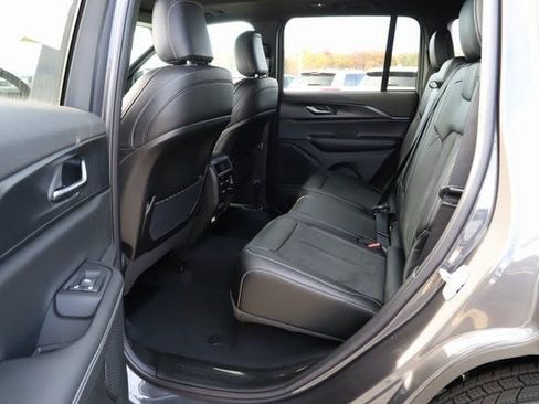 New 2025 Jeep Grand Cherokee Altitude AWD/4WD image 16