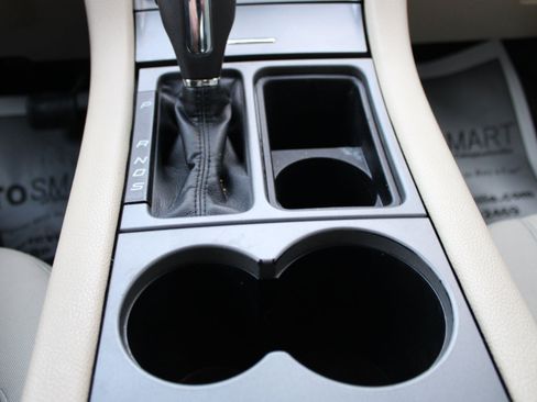 Used 2017 Ford Taurus SE image 25