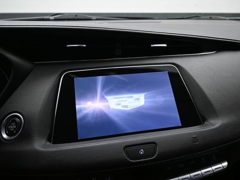 Used 2019 Cadillac XT4 Luxury w/ Cold Weather Package FWD image 10