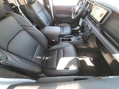 Used 2026 Jeep Gladiator Sport AWD/4WD image 11