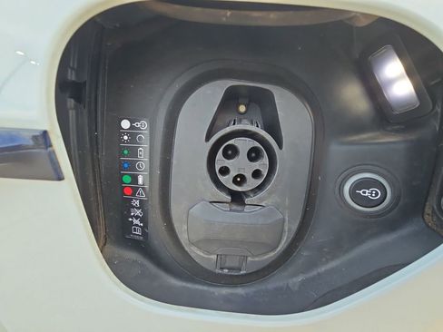 Used 2020 Porsche Taycan Turbo S image 31