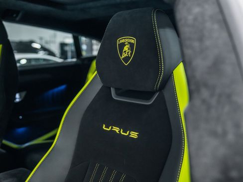 Used 2024 Lamborghini Urus Performante AWD/4WD image 28