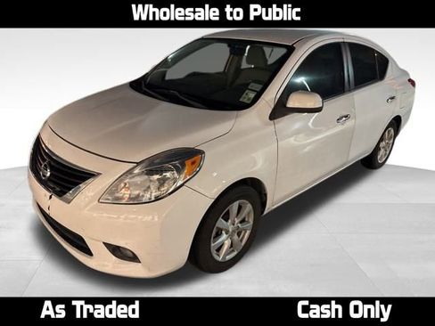 Used 2012 Nissan Versa SL image 1