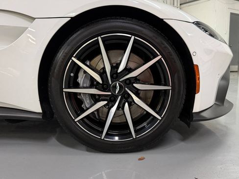 Used 2019 Aston Martin V8 Vantage Coupe RWD image 33