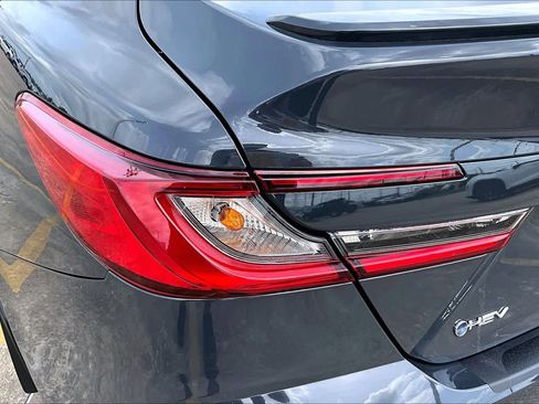 Used 2025 Toyota Camry SE w/ Convenience Package image 28