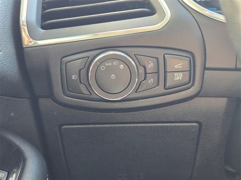 Used 2019 Ford Edge Titanium w/ Cold Weather Package image 17