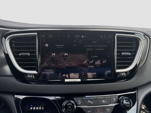 Used 2025 Chrysler Pacifica Select FWD image 20