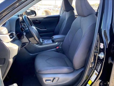 Certified 2024 Toyota Highlander LE image 8