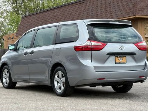 Used 2017 Toyota Sienna L FWD image 3