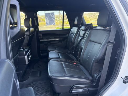 Used 2018 Ford Expedition XLT w/ Equipment Group 202A RWD image 15