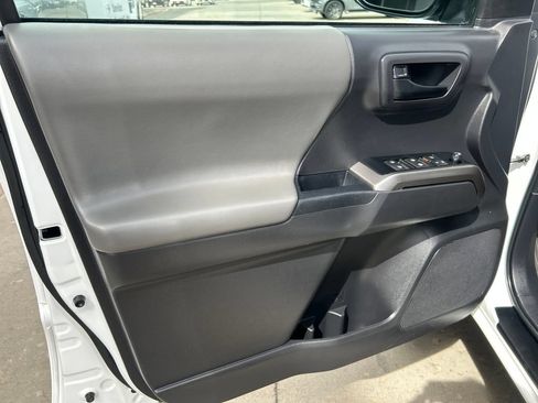 Certified 2023 Toyota Tacoma SR5 AWD/4WD image 11