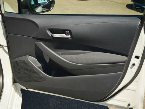 Used 2020 Toyota Corolla LE FWD image 23