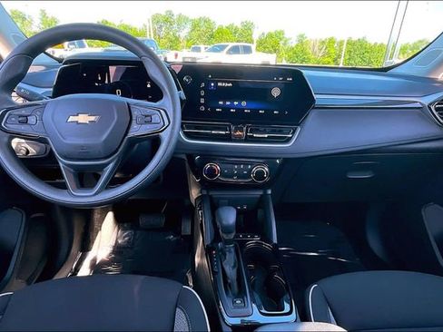 Used 2025 Chevrolet TrailBlazer LT AWD/4WD image 7