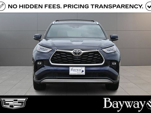 Used 2022 Toyota Highlander Platinum AWD/4WD image 2