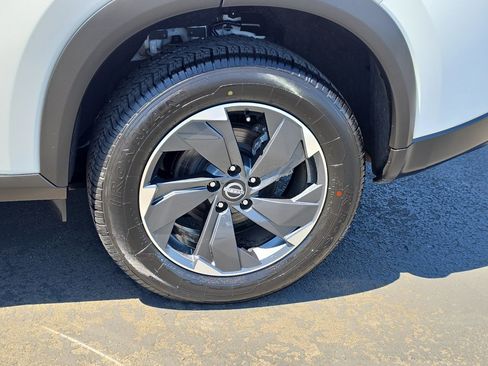 Used 2024 Nissan Rogue SV AWD/4WD image 11