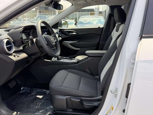 Used 2024 Chevrolet Trax LS FWD image 16
