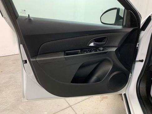 Used 2013 Chevrolet Cruze LT image 17