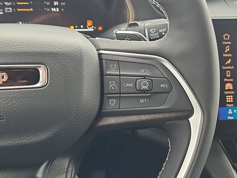 New 2026 Jeep Grand Cherokee Altitude image 17