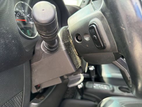 Used 2015 Jeep Wrangler Unlimited Sahara w/ Connectivity Group AWD/4WD image 36