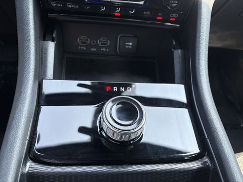 Used 2025 Jeep Grand Cherokee Altitude AWD/4WD image 31