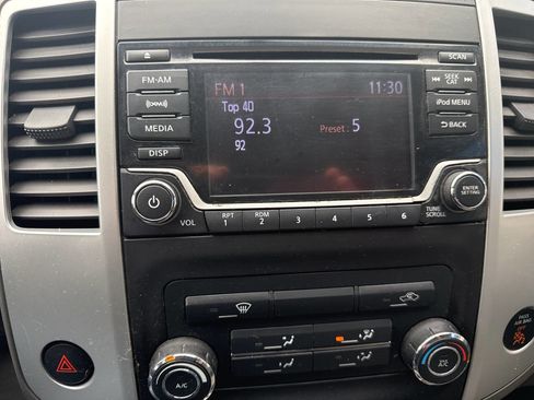 Used 2017 Nissan Frontier SV image 10