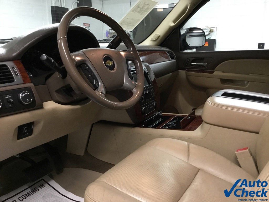 Used 2011 Chevrolet Avalanche LTZ AWD/4WD image 35