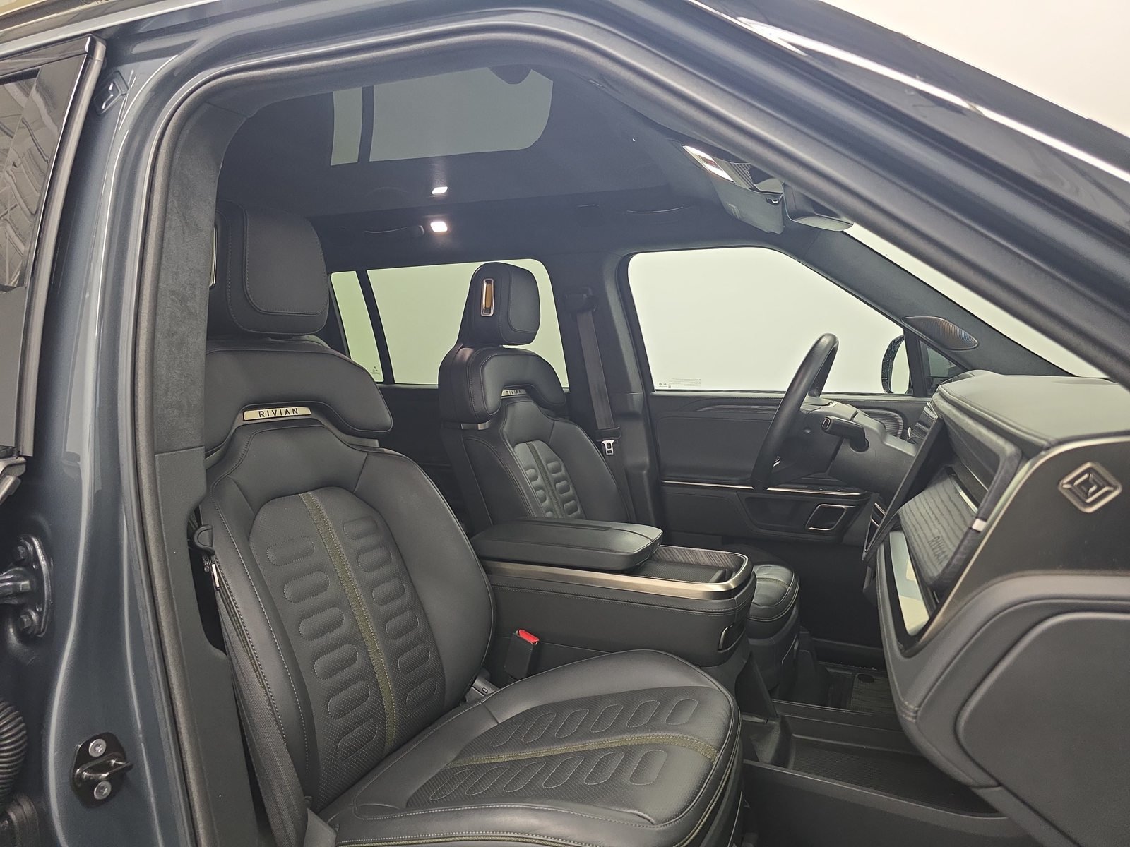 Used 2022 Rivian R1S Launch Edition Quad AWD/4WD image 24