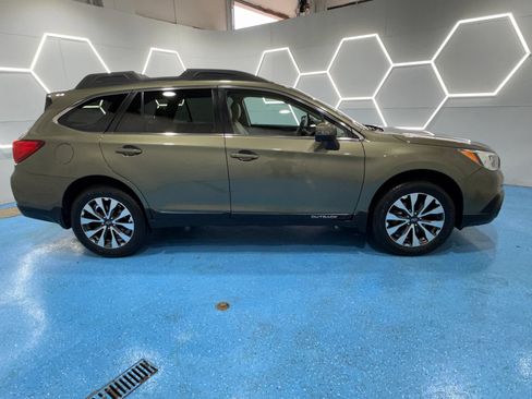 Used 2017 Subaru Outback 2.5i Limited AWD/4WD image 3