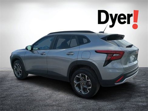 Certified 2025 Chevrolet Trax LT image 6