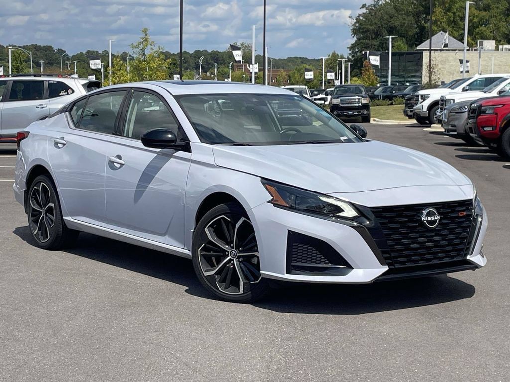 Used 2023 Nissan Altima 2.5 SR w/ SR Premium Package AWD/4WD image 1