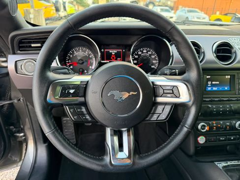 Used 2017 Ford Mustang GT RWD image 30