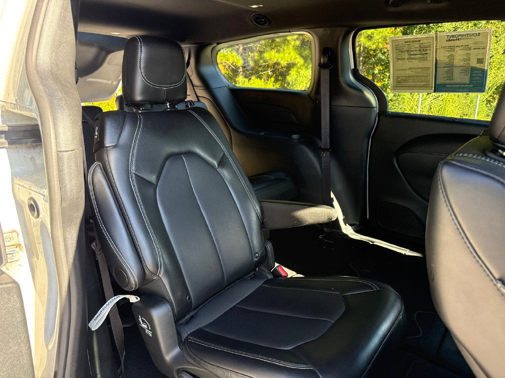 Used 2025 Chrysler Pacifica Select FWD image 34