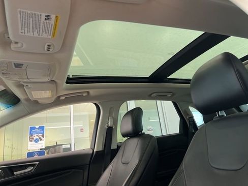 Used 2015 Ford Edge Titanium w/ Equipment Group 302A AWD/4WD image 10