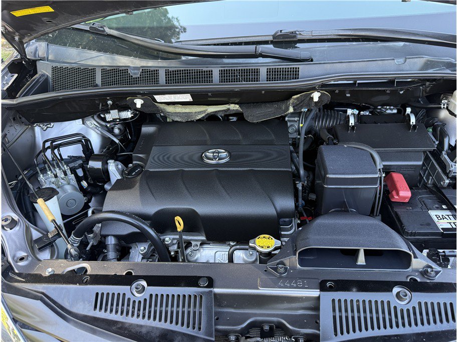 Used 2012 Toyota Sienna LE w/ Towing Pkg FWD image 11