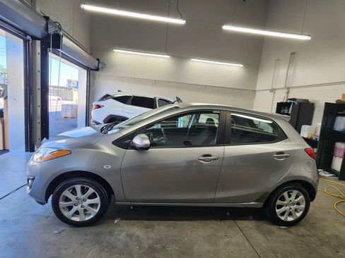 Used 2011 MAZDA MAZDA2 Touring FWD image 27