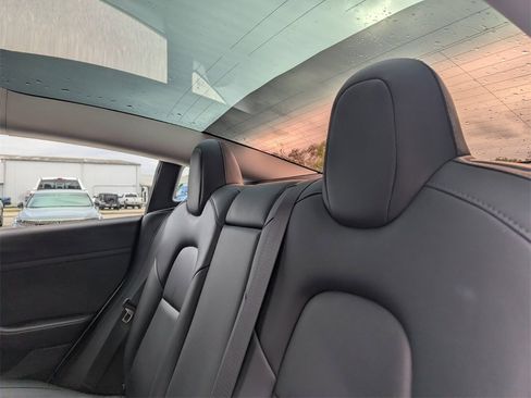 Used 2023 Tesla Model 3 Standard Range image 16