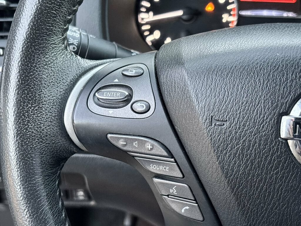 Used 2018 Nissan Pathfinder SL FWD image 37