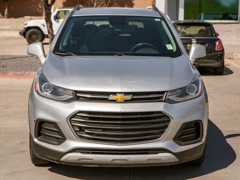 Used 2019 Chevrolet Trax LT w/ LT Convenience Package FWD image 3