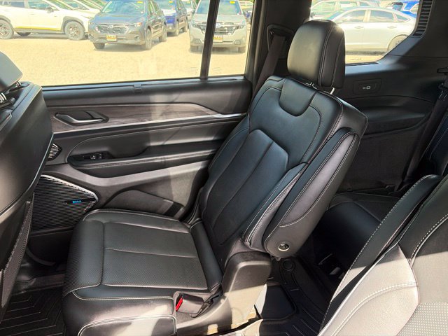Used 2022 Jeep Grand Cherokee L Overland w/ Luxury Tech Group IV AWD/4WD image 20