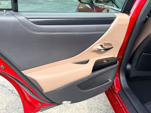 Certified 2022 Lexus ES 350 w/ Accessory Package 2 image 17